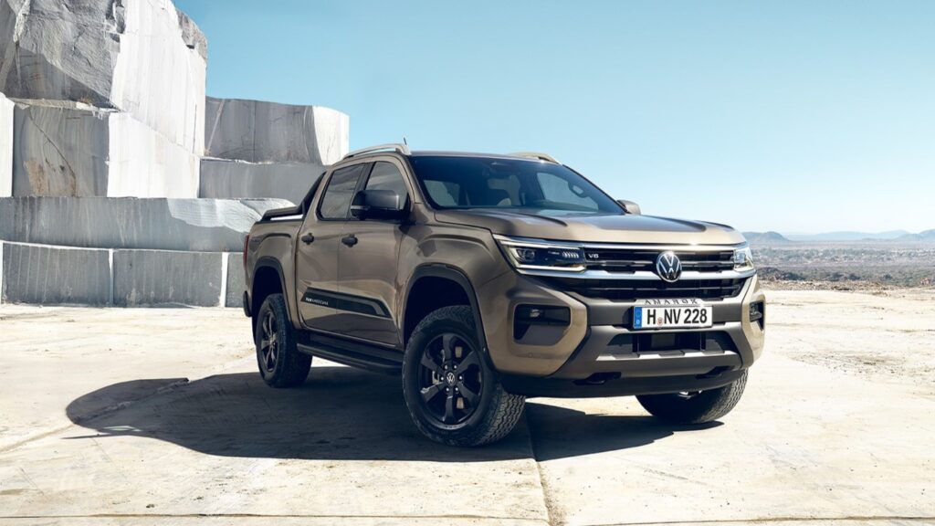 大改款Amarok 即日起正式於全台展示中心展開預售活動，引進之 Amarok PanAmericana 為家族中的高階越野旗艦車系，預售價NT$ 185 萬元。(圖片提供：福斯商旅)